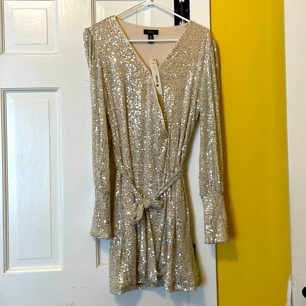 NWT Sexy and sparkly Aqua sequin dress. Size medium